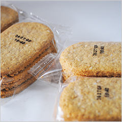 大好きなグルテンフリークッキーのシリーズ第二弾、メープル味の小判形クッキーが美味しい【Nairn’s Inc】