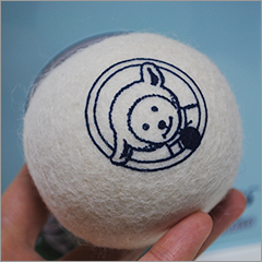 ナチュラルな素材で作られた洗濯乾燥ドライヤーボールが便利【Nellie’s】